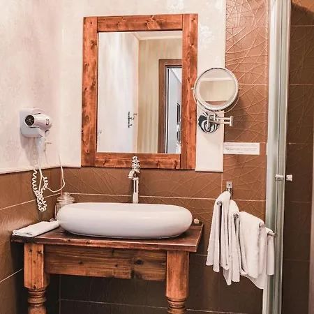 Adamuv Dvur Gasthuis 4*