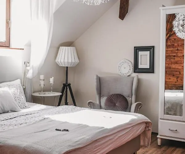 Adamuv Dvur 4*